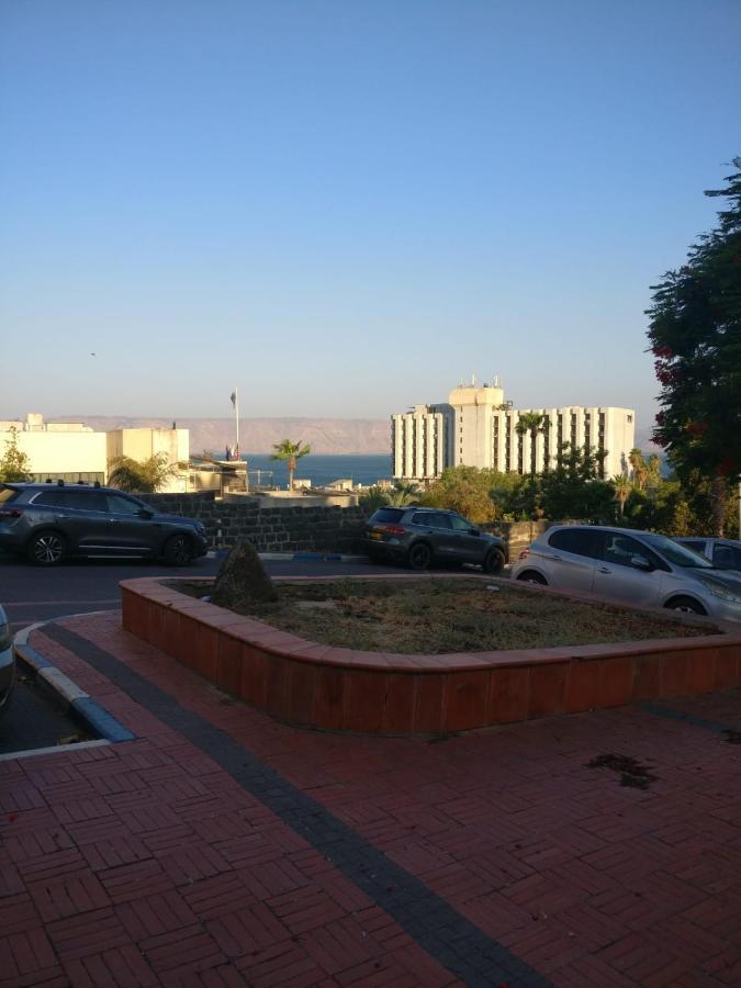 פינה שקטה דקה הליכה לכנרת והטיילת Daire Tiberya Dış mekan fotoğraf